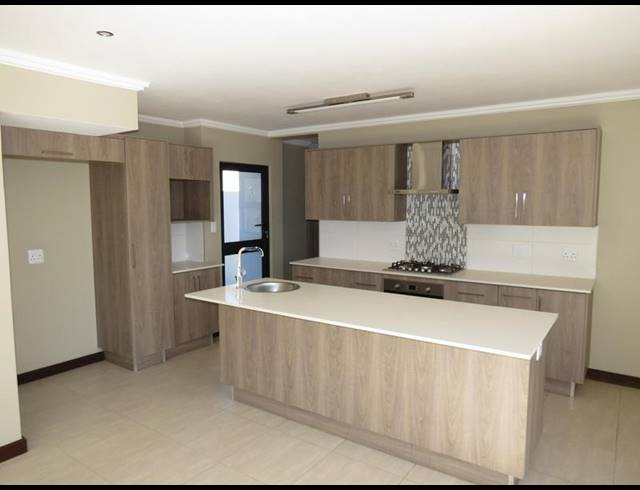 3 BEDROOM PROPERTY TO RENT IN MIDSTREAM MEADOWS